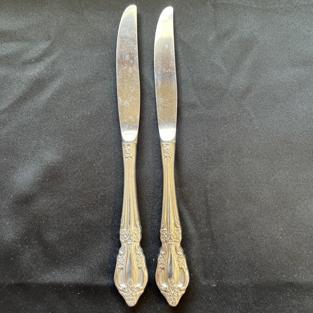 Oneida Raphael Set of 2  Dinner Knives Deluxe Stainless Flatware 9"‎
